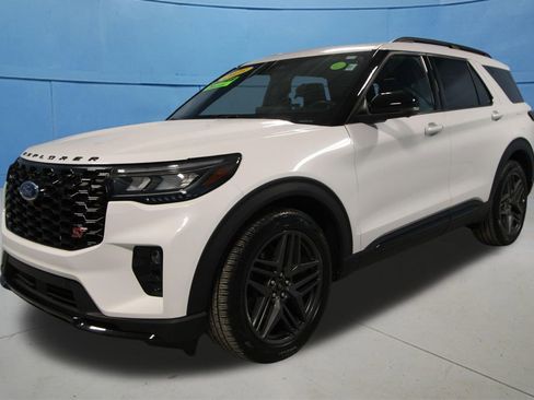 Used 2025 Ford Explorer ST AWD/4WD image 34