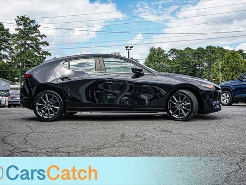 Used 2019 MAZDA MAZDA3 Hatchback w/ Preferred Package FWD image 2