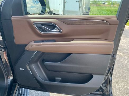 Used 2022 Chevrolet Tahoe High Country w/ LPO, Illumination Package AWD/4WD image 23