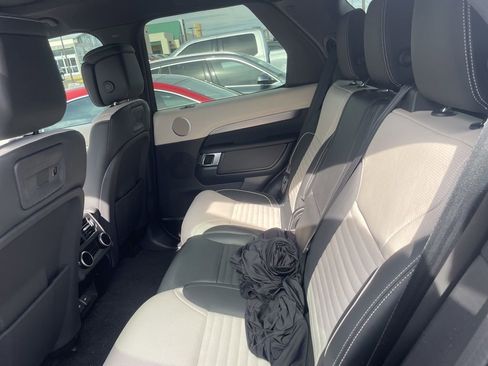 Used 2024 Land Rover Discovery Dynamic SE image 8