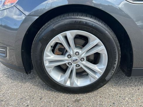 Used 2018 Ford Taurus SEL w/ Equipment Group 201A AWD/4WD image 32