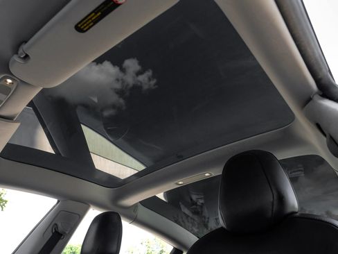 Used 2018 Tesla Model 3 Long Range image 12