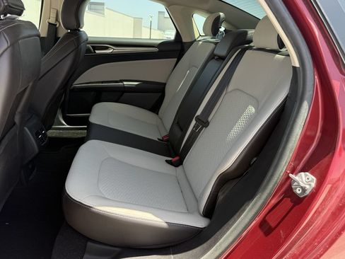 Used 2019 Ford Fusion SE w/ Equipment Group 151A FWD image 27