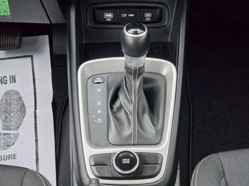 Used 2023 Hyundai Venue SEL FWD image 19