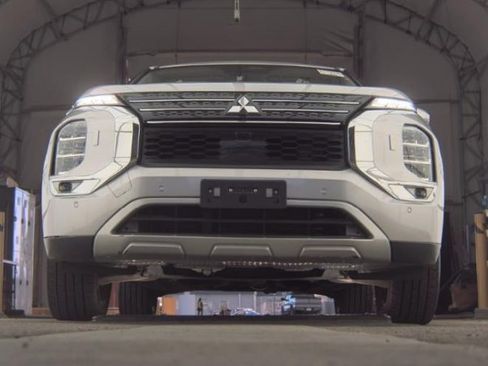 Used 2024 Mitsubishi Outlander SE image 4