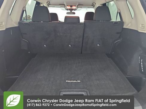 Used 2025 Nissan Rogue SV FWD image 29