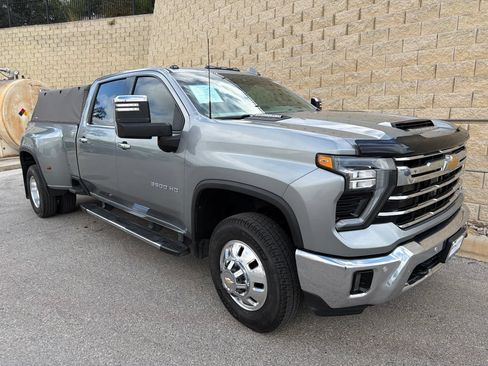 Used 2024 Chevrolet Silverado 3500 LTZ AWD/4WD image 4