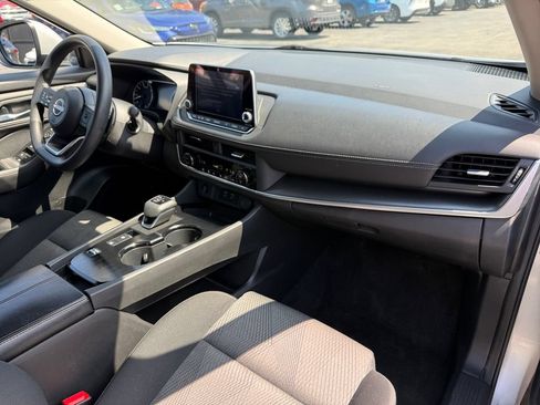 Used 2024 Nissan Rogue SV FWD image 17