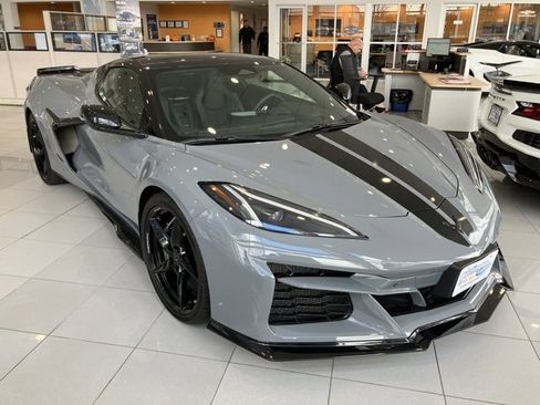 Used 2025 Chevrolet Corvette E-Ray w/ Stealth Interior Trim Package image 1