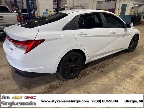 Used 2021 Hyundai Elantra Blue image 6