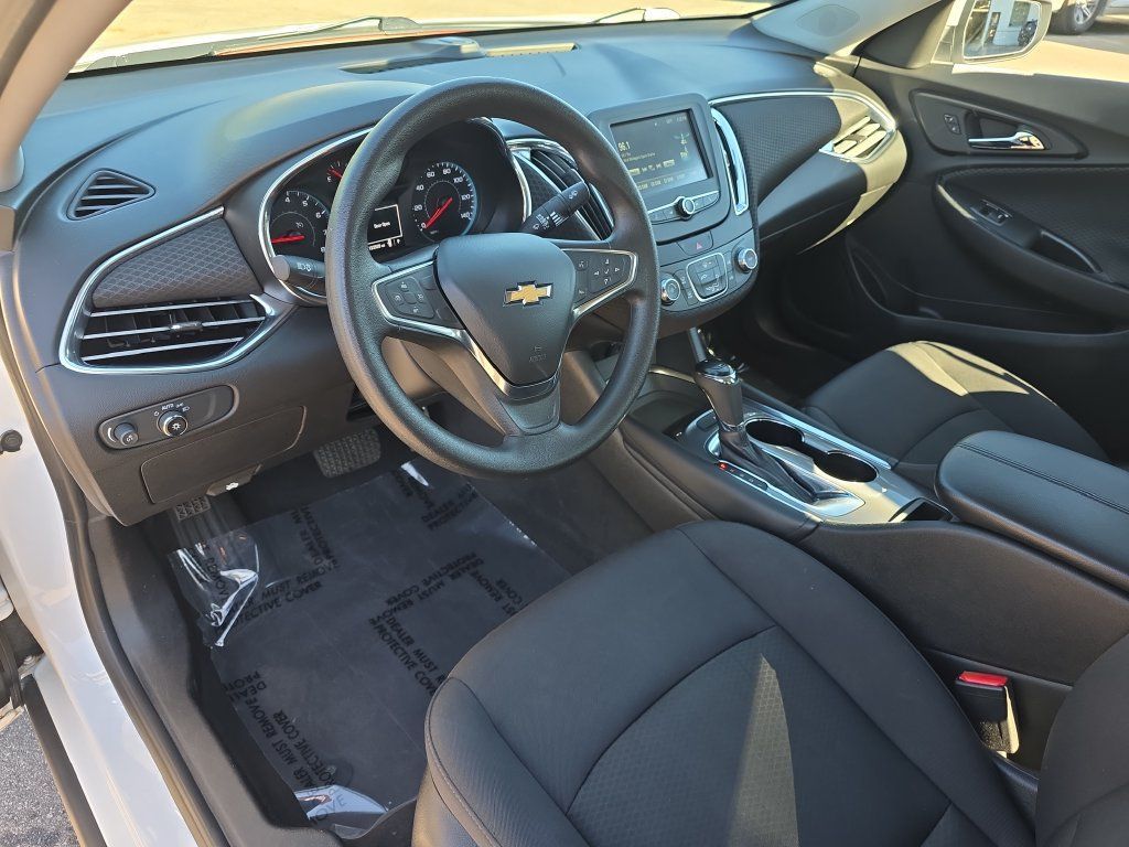 Used 2017 Chevrolet Malibu LT FWD image 15