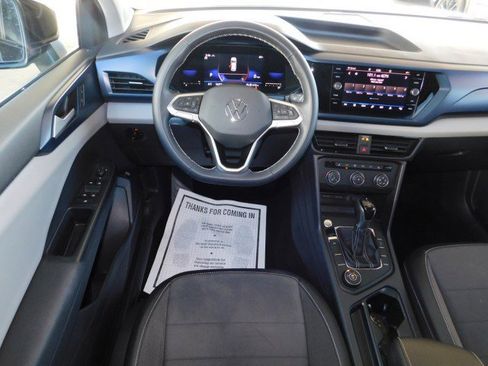 Used 2022 Volkswagen Taos SE w/ Panoramic Sunroof Package image 13