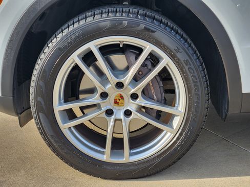 Used 2019 Porsche Cayenne image 14