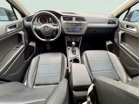 Used 2021 Volkswagen Tiguan SE w/ Panoramic Sunroof Package FWD image 7