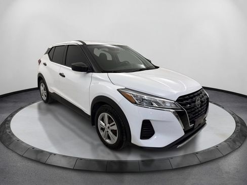 Used 2021 Nissan Kicks S FWD image 3