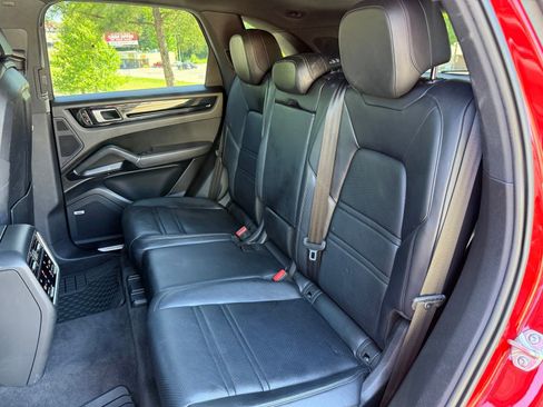 Used 2021 Porsche Cayenne S AWD/4WD image 38