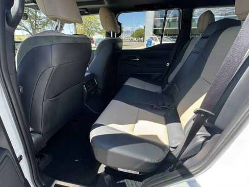 Used 2026 Lexus GX 550 AWD/4WD image 16
