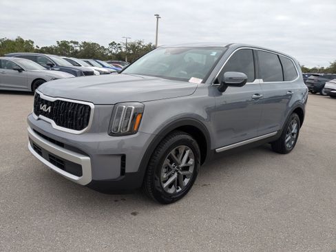 Certified 2025 Kia Telluride LX image 9