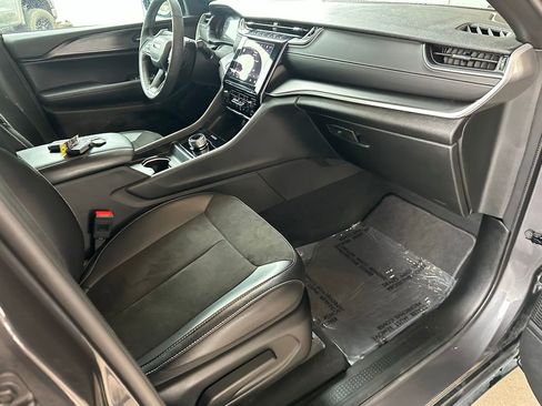 Used 2025 Jeep Grand Cherokee L Altitude RWD image 16