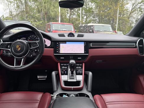 Used 2022 Porsche Cayenne S Platinum image 31