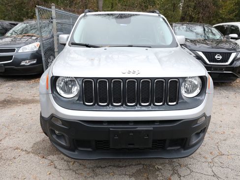 Used 2016 Jeep Renegade Latitude image 3