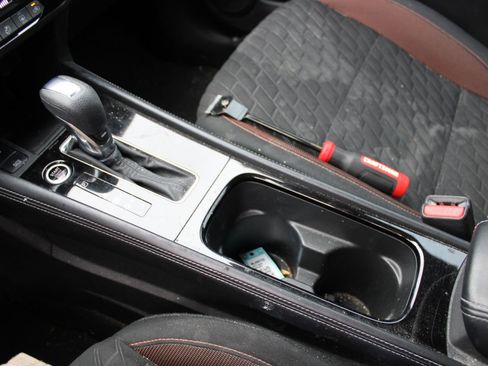 Used 2022 Nissan Kicks SR image 24