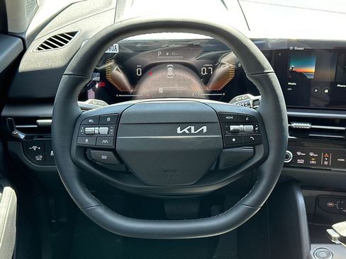 New 2026 Kia Sportage EX image 25