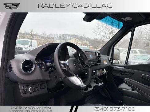 Used 2024 Mercedes-Benz eSprinter 170 Cargo image 4