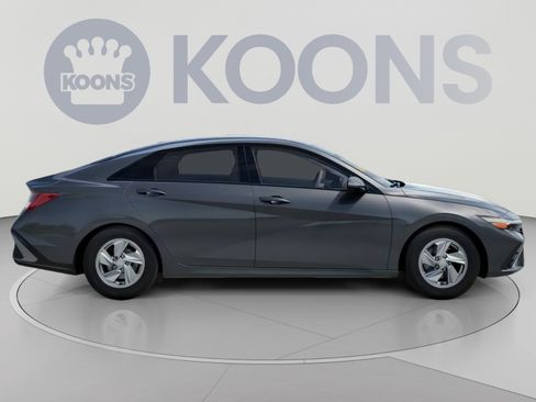 New 2026 Hyundai Elantra SE FWD image 10