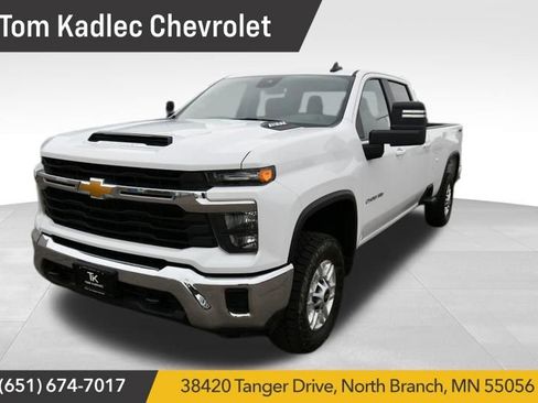 Used 2024 Chevrolet Silverado 2500 LT image 2