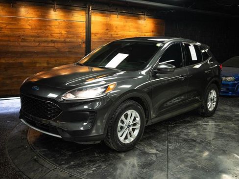 Used 2020 Ford Escape SE FWD image 2