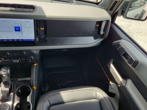 Used 2023 Ford Bronco Badlands w/ Sasquatch Package AWD/4WD image 16
