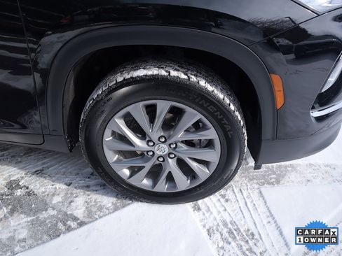 Used 2025 Buick Enclave Preferred image 3