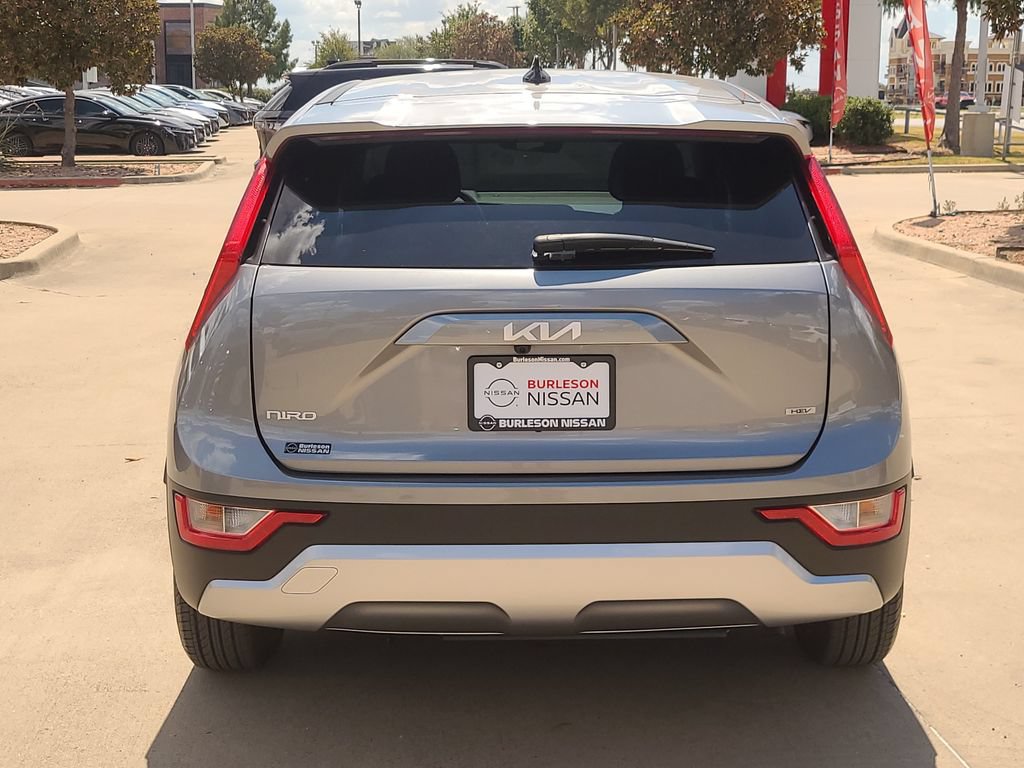 Used 2025 Kia Niro LX FWD image 3