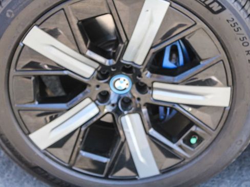 Used 2023 BMW iX xDrive50 w/ Premium Package AWD/4WD image 10