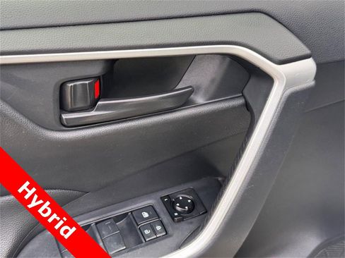 Used 2022 Toyota RAV4 LE image 18