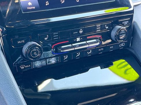 Certified 2025 Jeep Grand Cherokee Altitude image 15