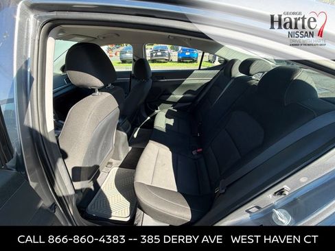 Used 2018 Hyundai Elantra SE w/ SE Connectivity Package 04 FWD image 16