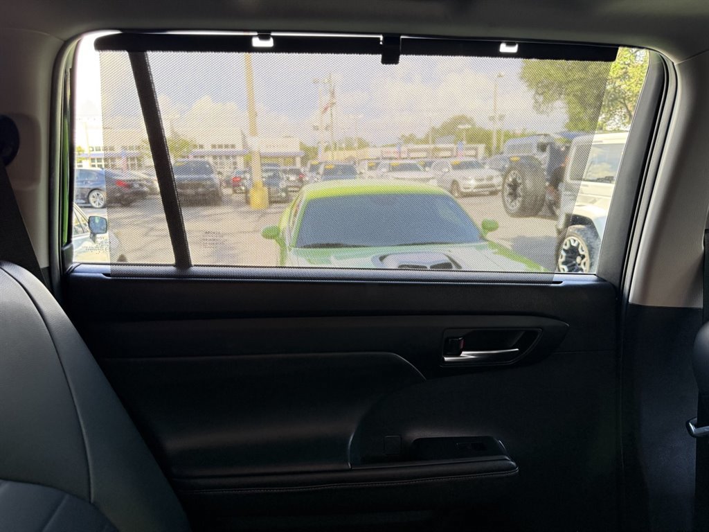 Used 2020 Toyota Highlander XLE FWD image 21
