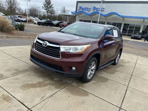 Used 2014 Toyota Highlander XLE image 4