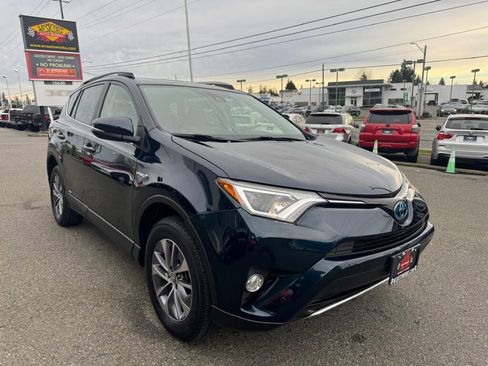 Used 2018 Toyota RAV4 XLE image 5