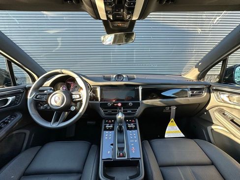Used 2026 Porsche Macan image 6