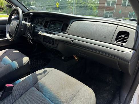Used 2010 Ford Crown Victoria Police Interceptor image 14