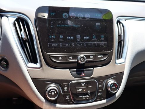 Used 2018 Chevrolet Malibu LT FWD image 10