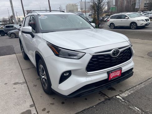 Used 2022 Toyota Highlander XLE image 40
