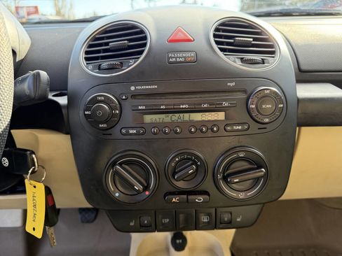 Used 2008 Volkswagen Beetle S image 26