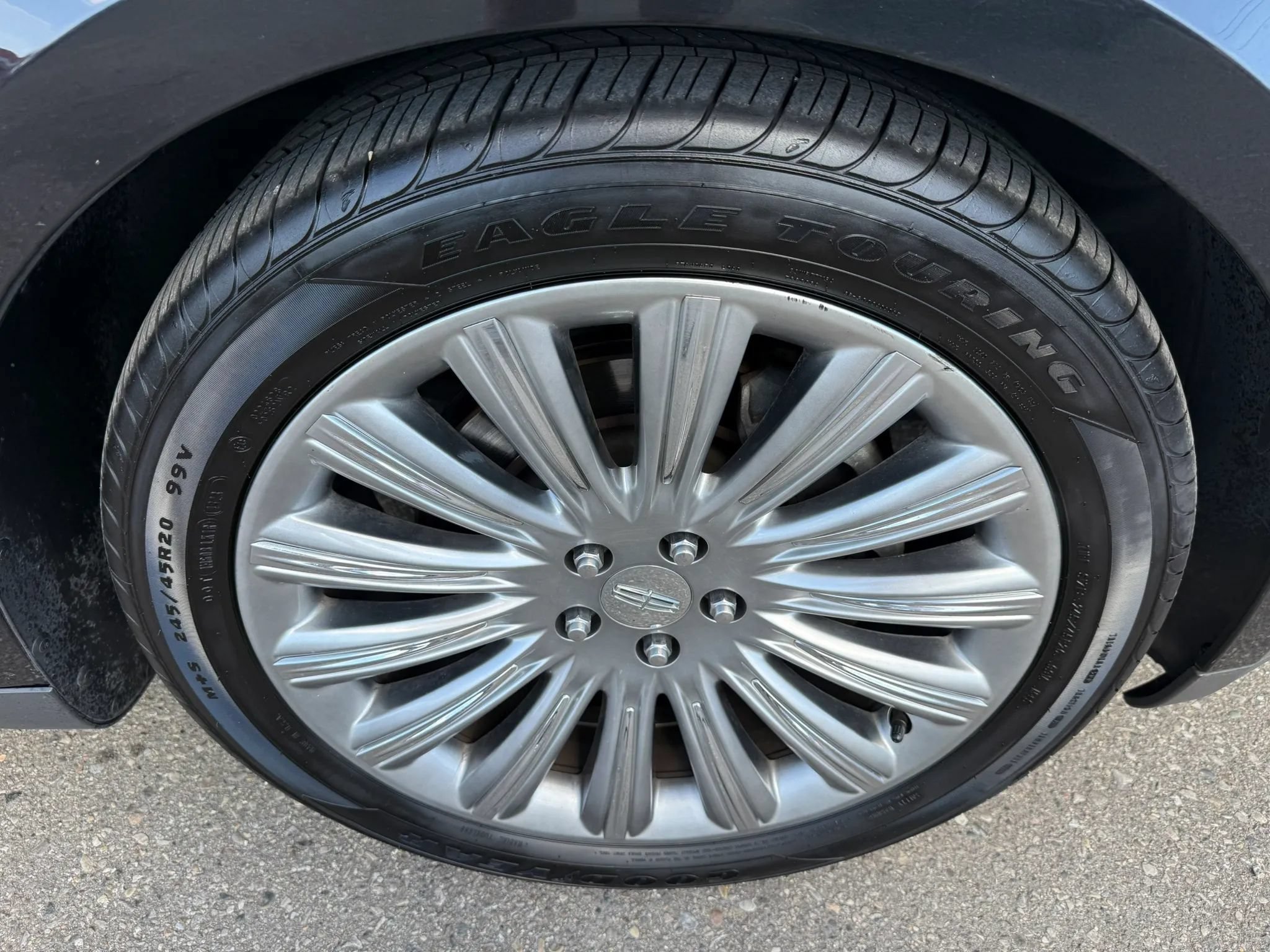 Used 2013 Lincoln MKS AWD image 12