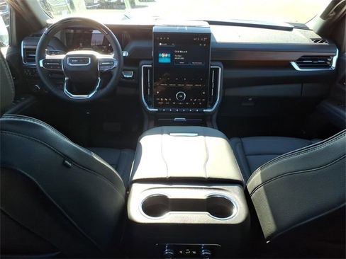 Used 2026 GMC Yukon Denali w/ Denali Reserve Package image 12