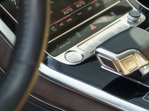 Used 2020 Audi Q8 Prestige w/ Prestige Package image 28