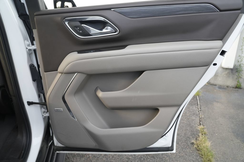 Used 2024 GMC Yukon SLT RWD image 40